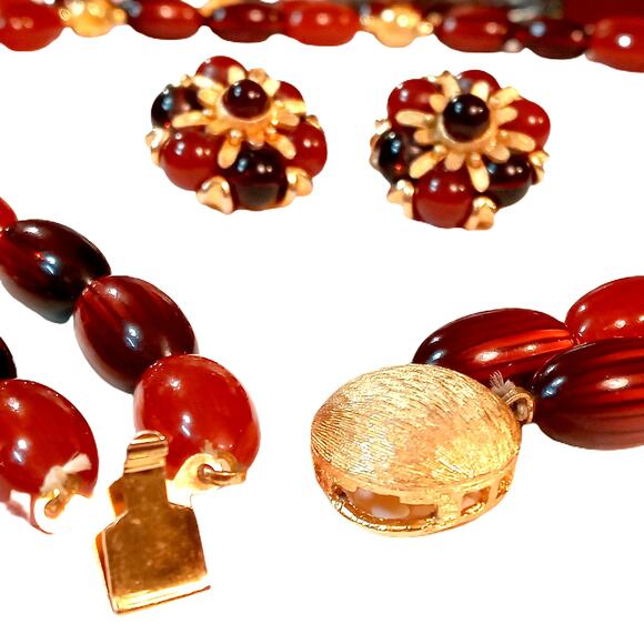 Vintage Faux Tigers Eye Faux Coral Gold Tone ClipOn Earrings and Necklace - Picture 9 of 10